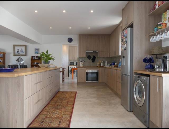 3 BEDROOM HOUSE FOR SALE IN BRITANNIA BAY